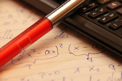 Unsere Kurse sind eine sinnvolle Vertiefung des Schulunterrichts - Das verwandte Foto ist von Till Hardenbicker, Dynamische Komposition / Mathe-Stilleben 